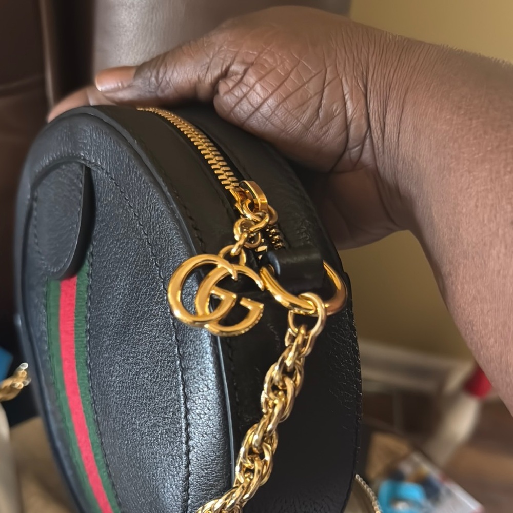 Gucci Black and Gold Crossbody Bag with Iconic GG Logo - Picture 5 of 7